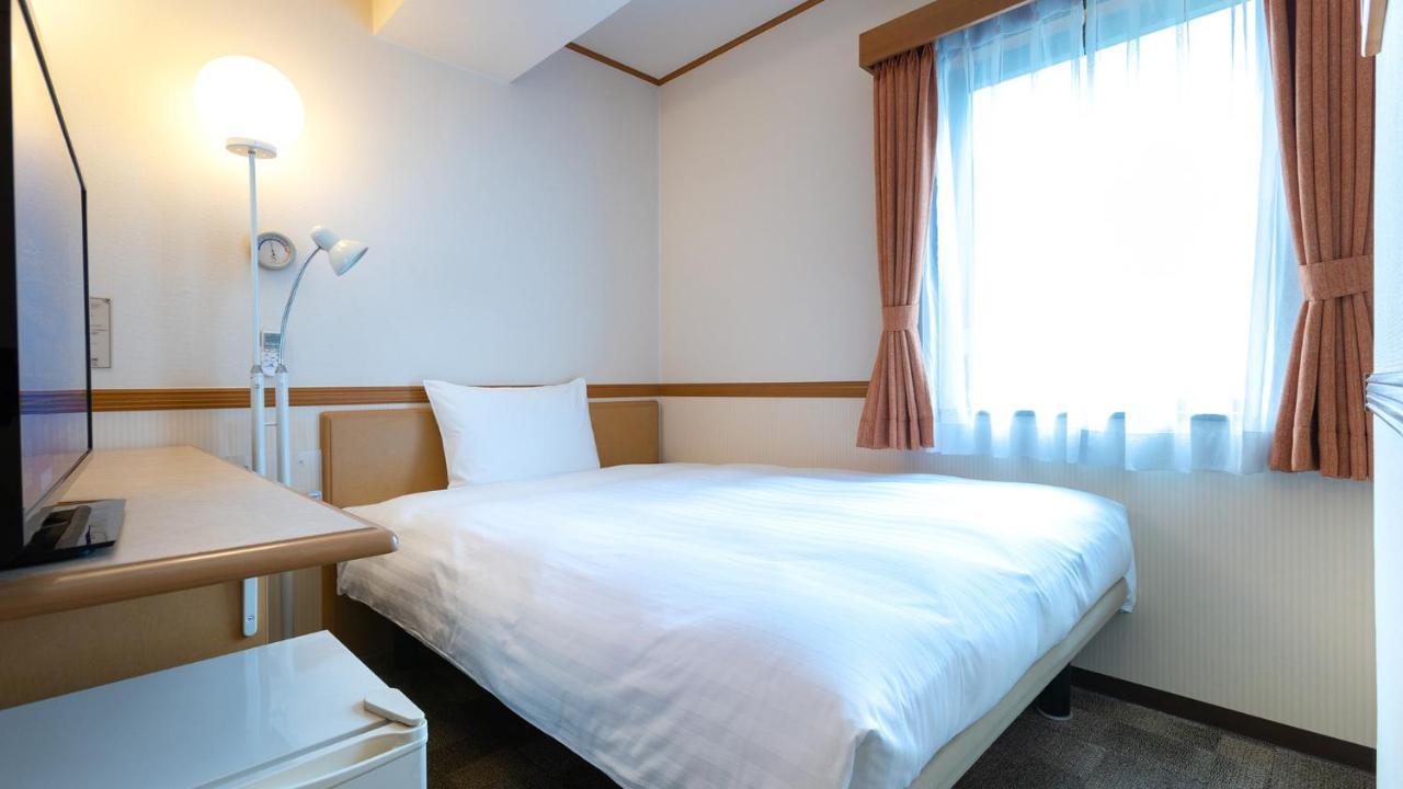 Toyoko Inn Kobe Sannomiya-Eki Higashi Exteriör bild