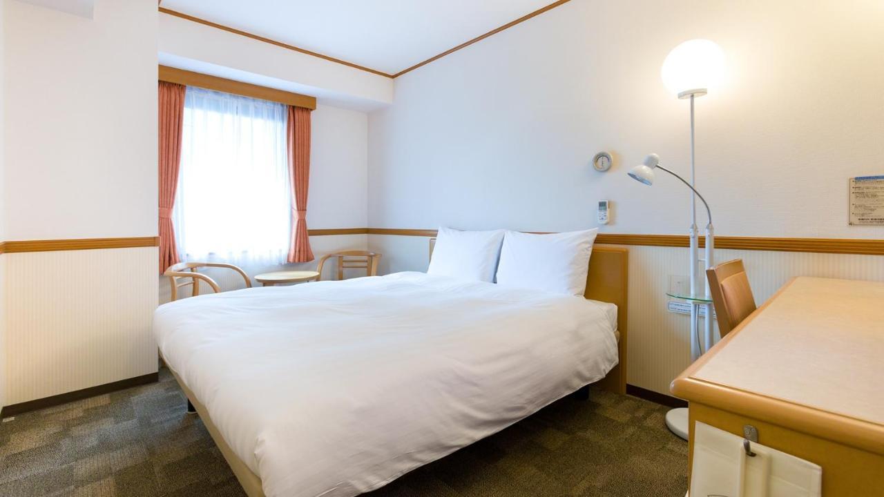 Toyoko Inn Kobe Sannomiya-Eki Higashi Rum bild