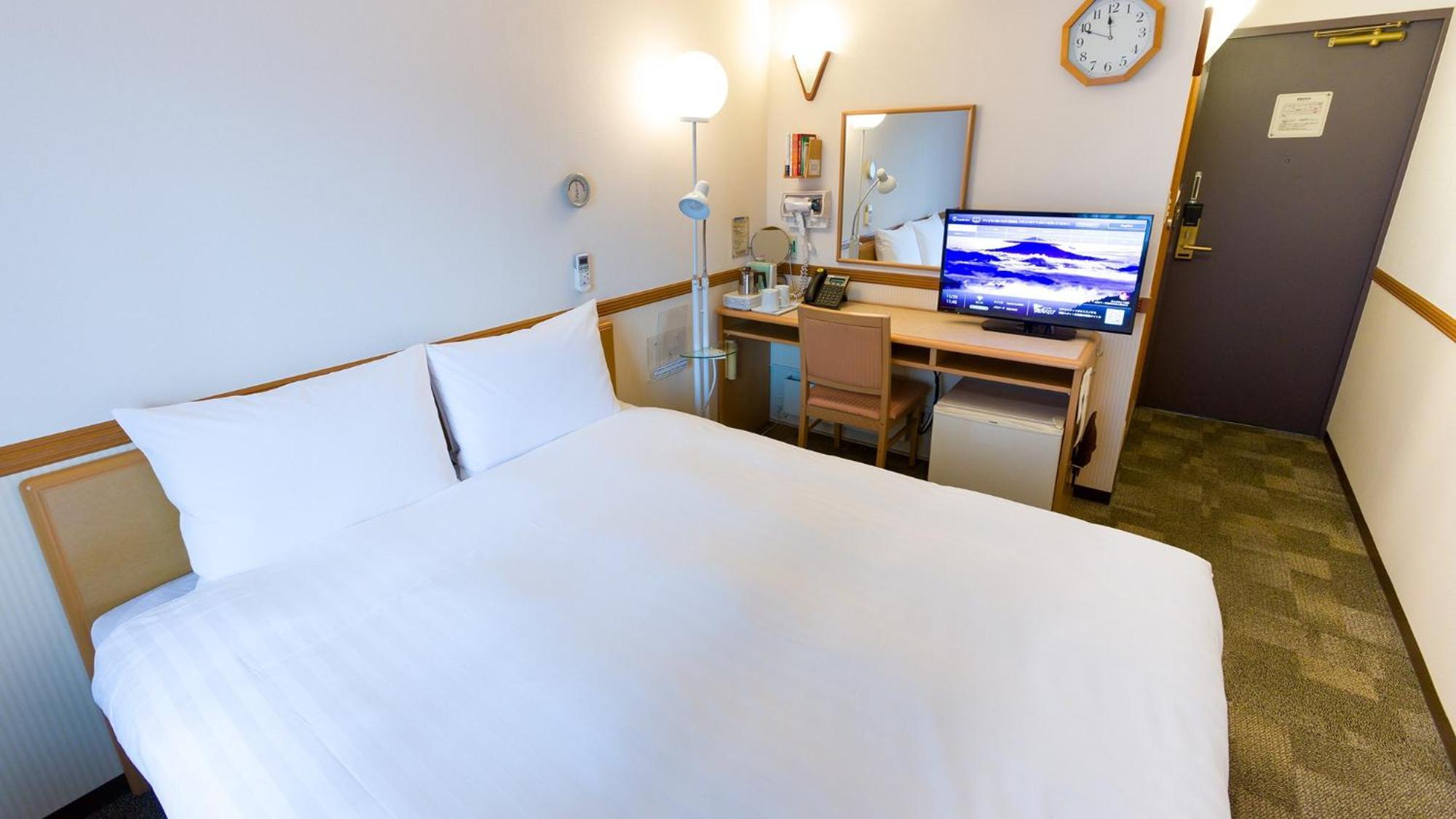 Toyoko Inn Kobe Sannomiya-Eki Higashi Rum bild