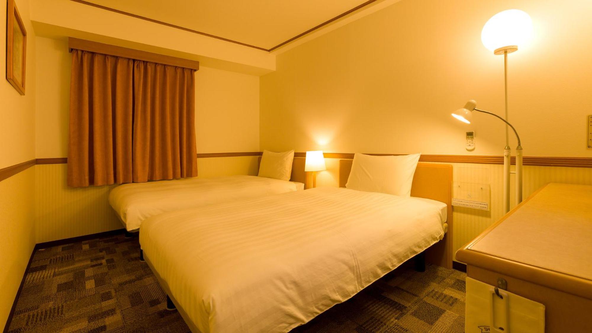 Toyoko Inn Kobe Sannomiya-Eki Higashi Rum bild