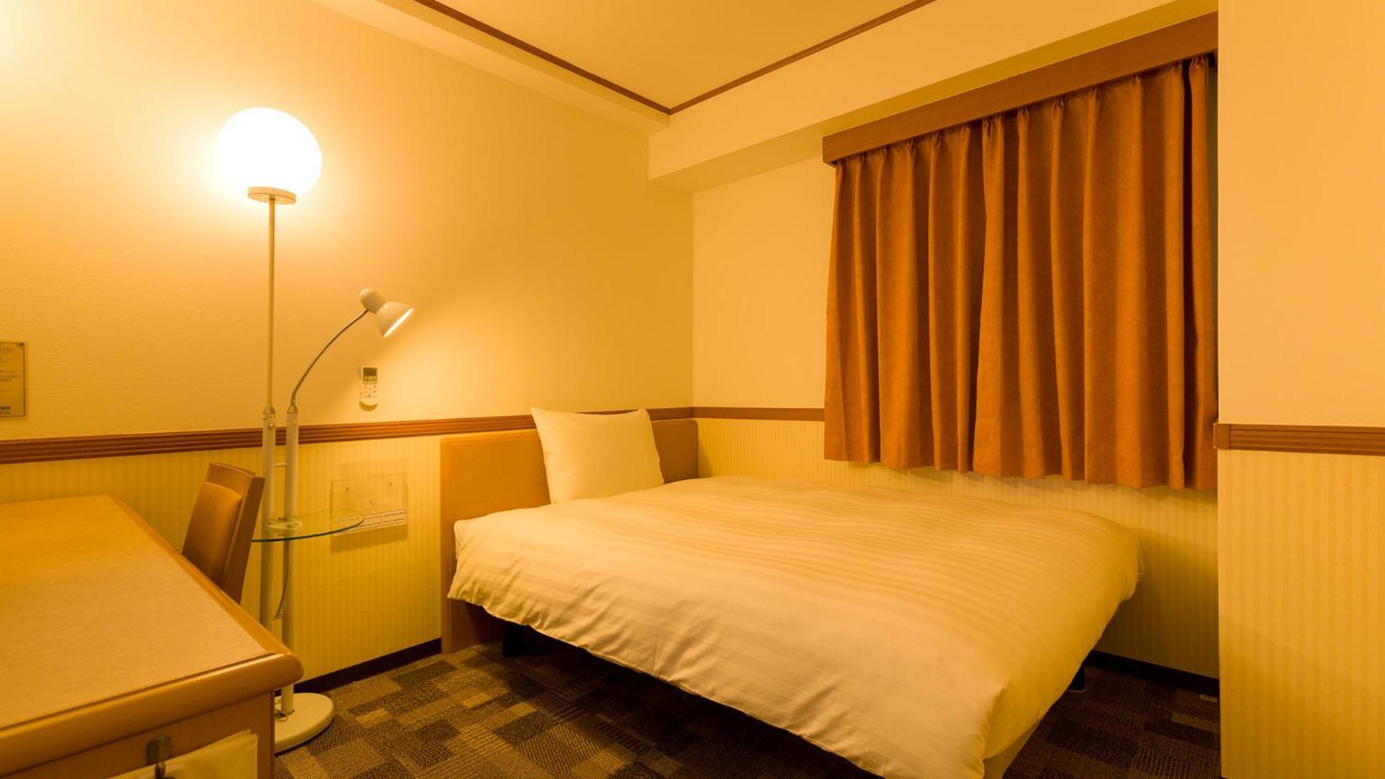Toyoko Inn Kobe Sannomiya-Eki Higashi Rum bild