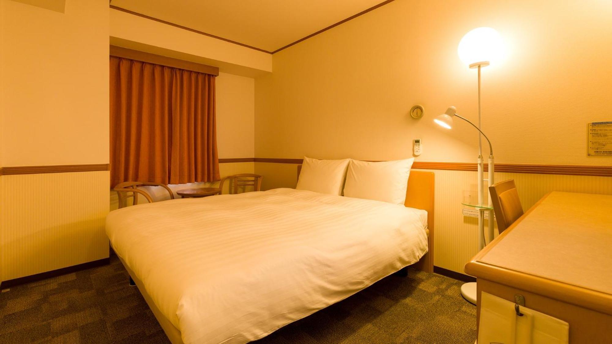 Toyoko Inn Kobe Sannomiya-Eki Higashi Rum bild