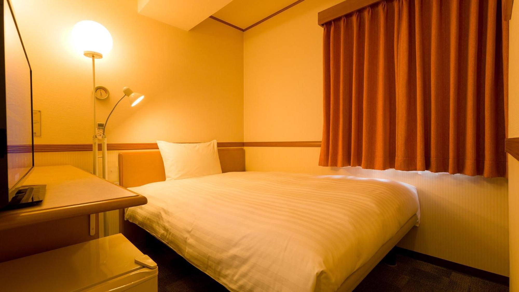 Toyoko Inn Kobe Sannomiya-Eki Higashi Rum bild