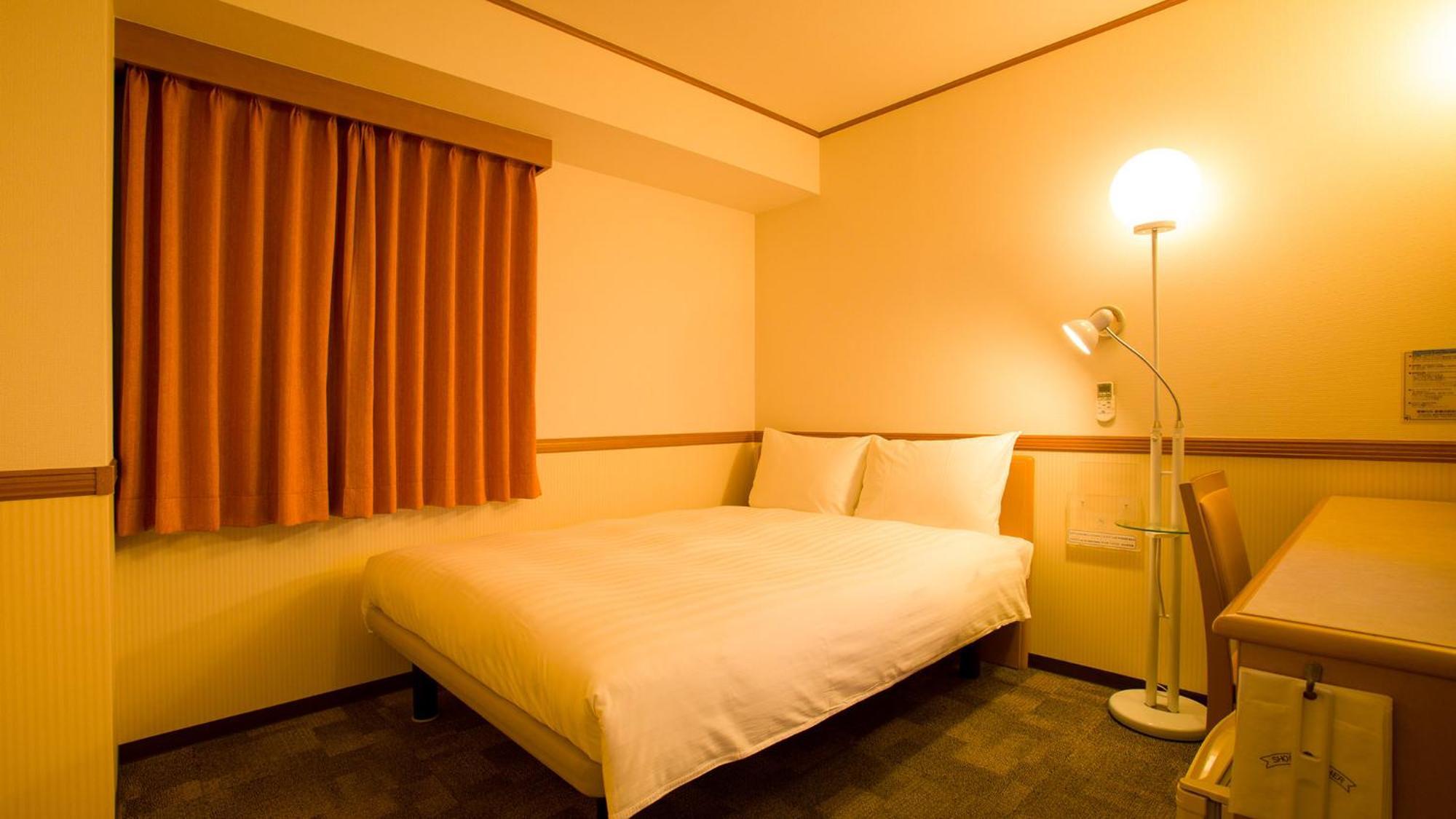 Toyoko Inn Kobe Sannomiya-Eki Higashi Rum bild