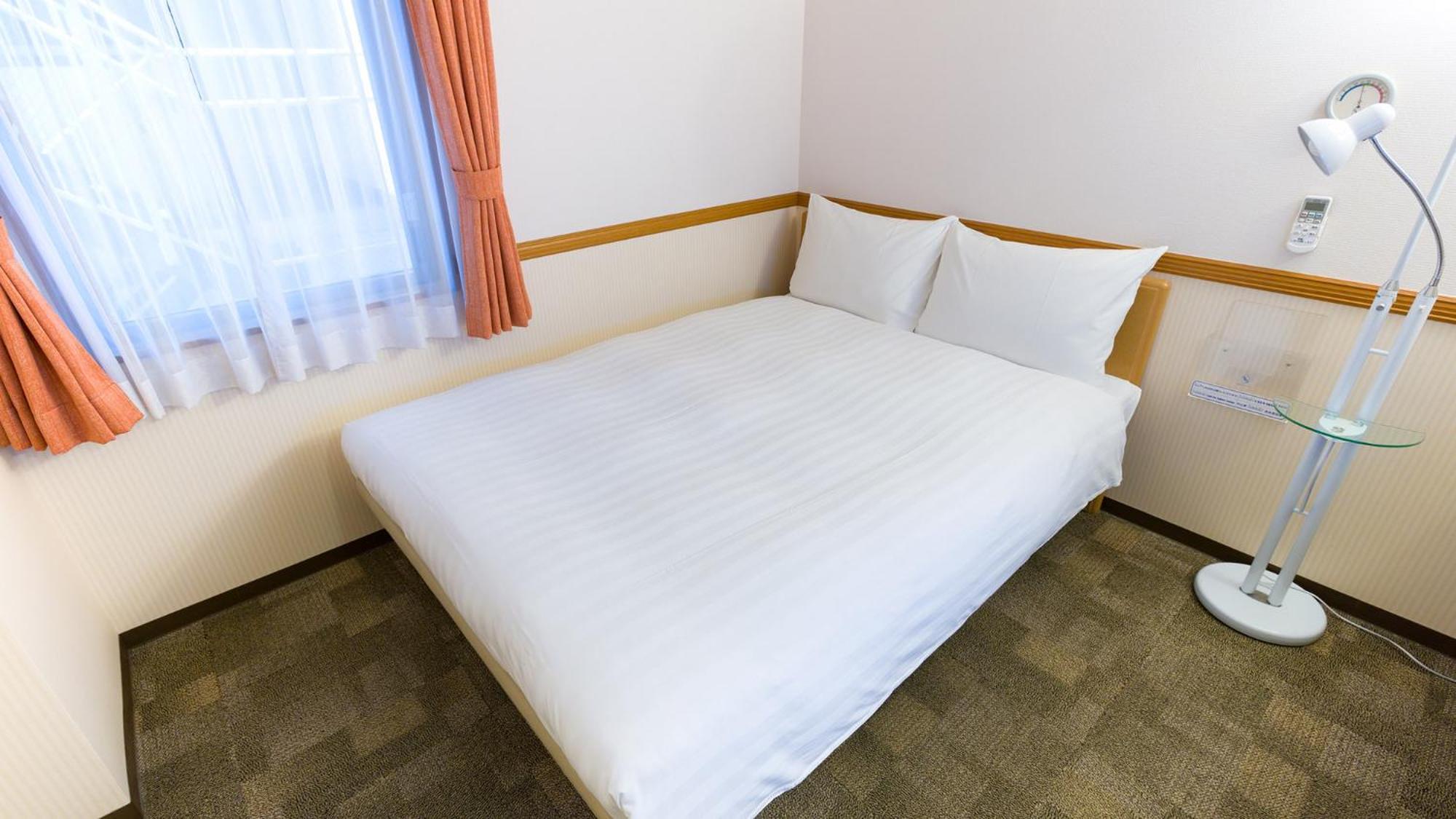 Toyoko Inn Kobe Sannomiya-Eki Higashi Rum bild