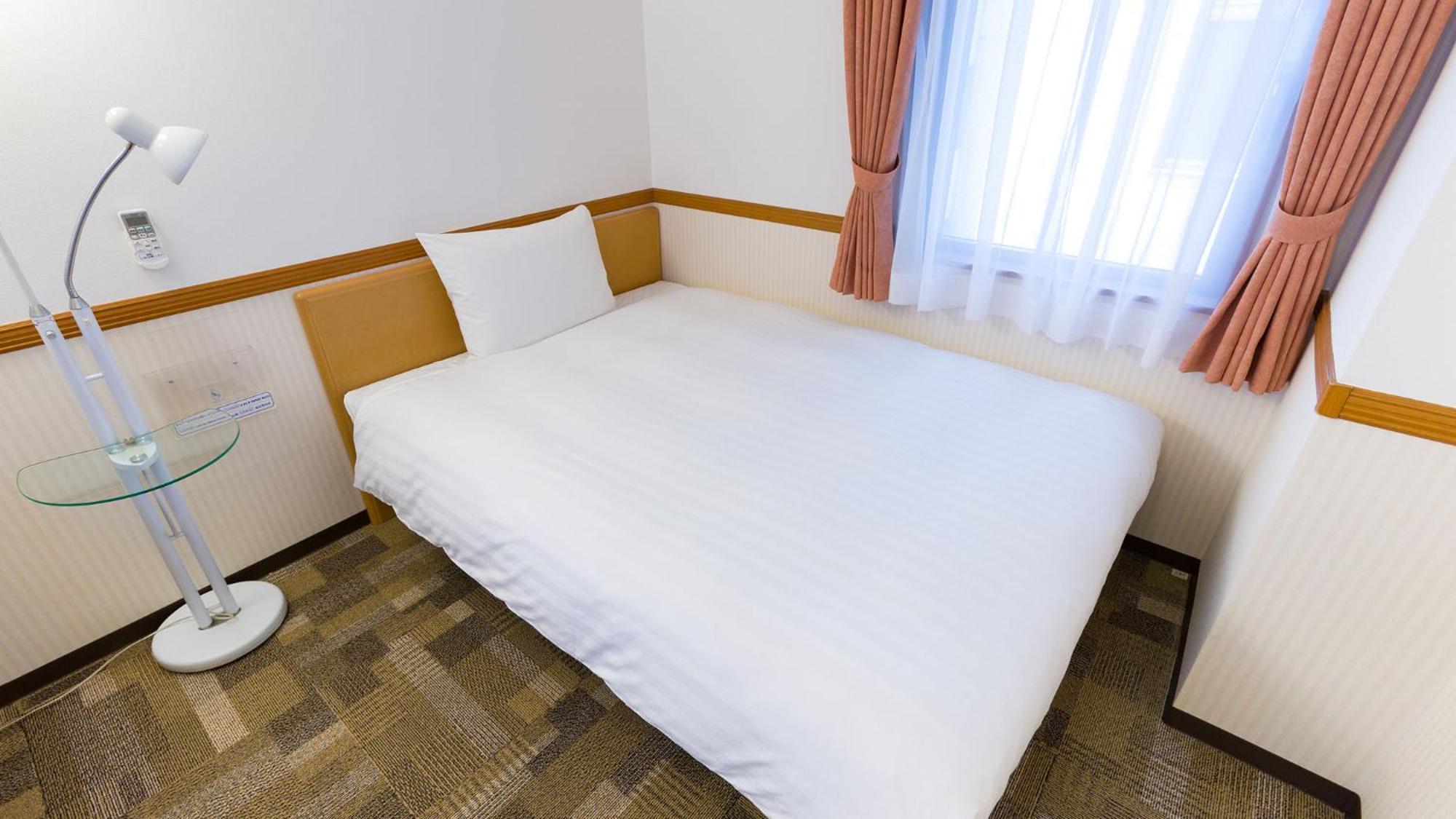 Toyoko Inn Kobe Sannomiya-Eki Higashi Rum bild