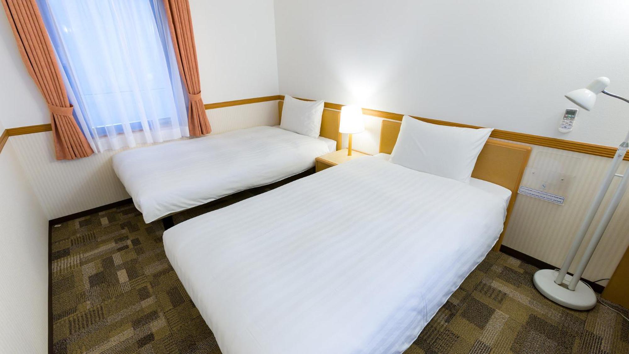 Toyoko Inn Kobe Sannomiya-Eki Higashi Rum bild