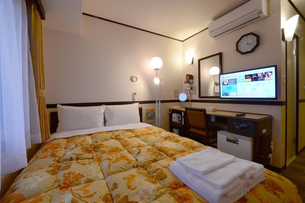 Toyoko Inn Kobe Sannomiya-Eki Higashi Exteriör bild