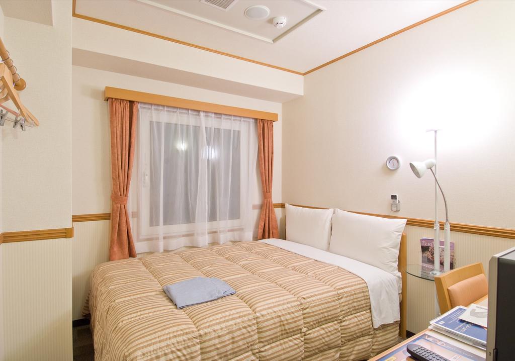 Toyoko Inn Kobe Sannomiya-Eki Higashi Exteriör bild