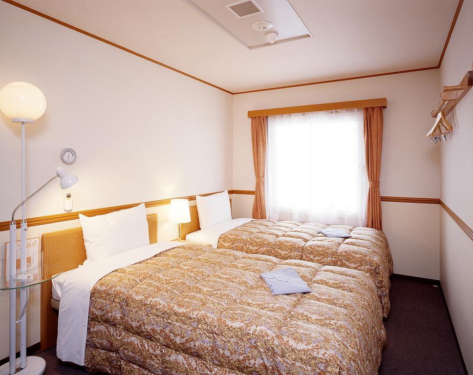 Toyoko Inn Kobe Sannomiya-Eki Higashi Exteriör bild