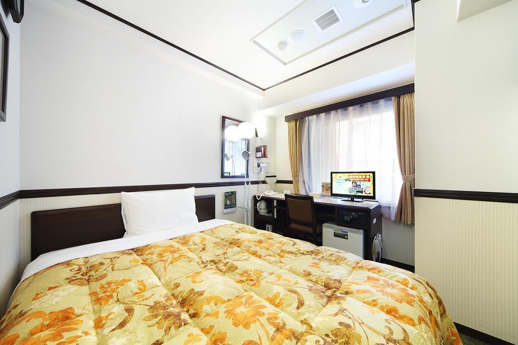 Toyoko Inn Kobe Sannomiya-Eki Higashi Exteriör bild