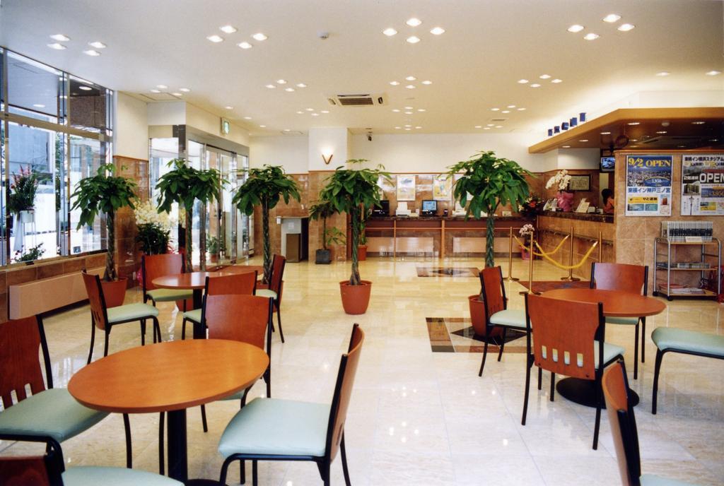 Toyoko Inn Kobe Sannomiya-Eki Higashi Exteriör bild