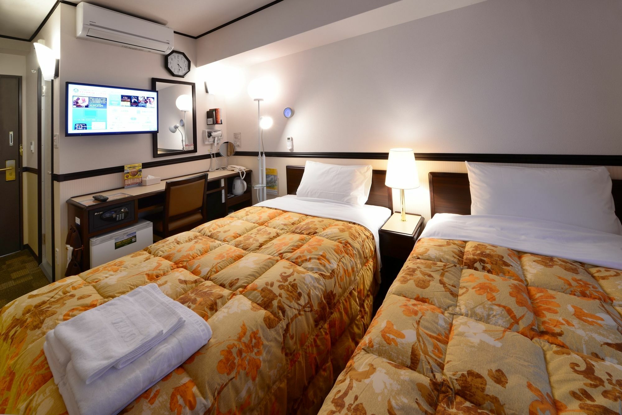 Toyoko Inn Kobe Sannomiya-Eki Higashi Exteriör bild