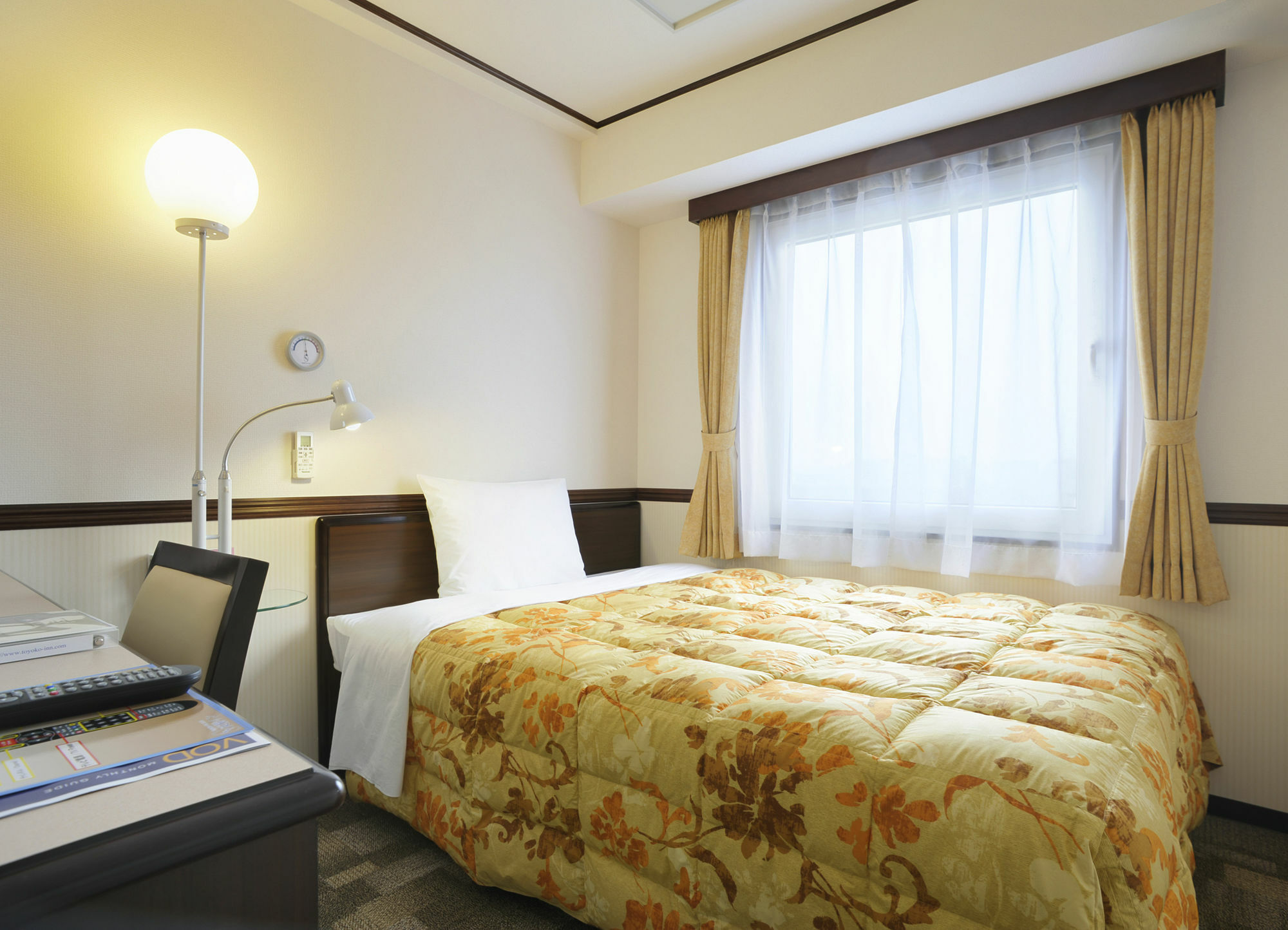 Toyoko Inn Kobe Sannomiya-Eki Higashi Exteriör bild