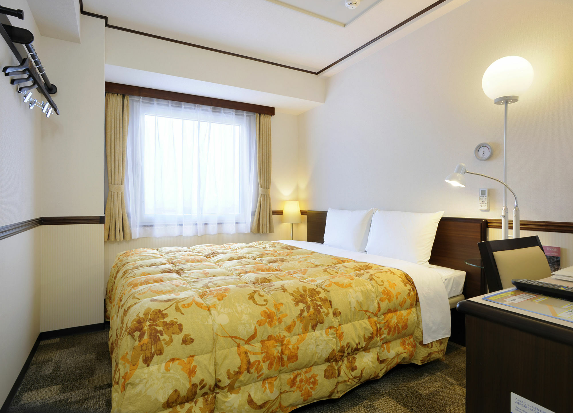 Toyoko Inn Kobe Sannomiya-Eki Higashi Exteriör bild