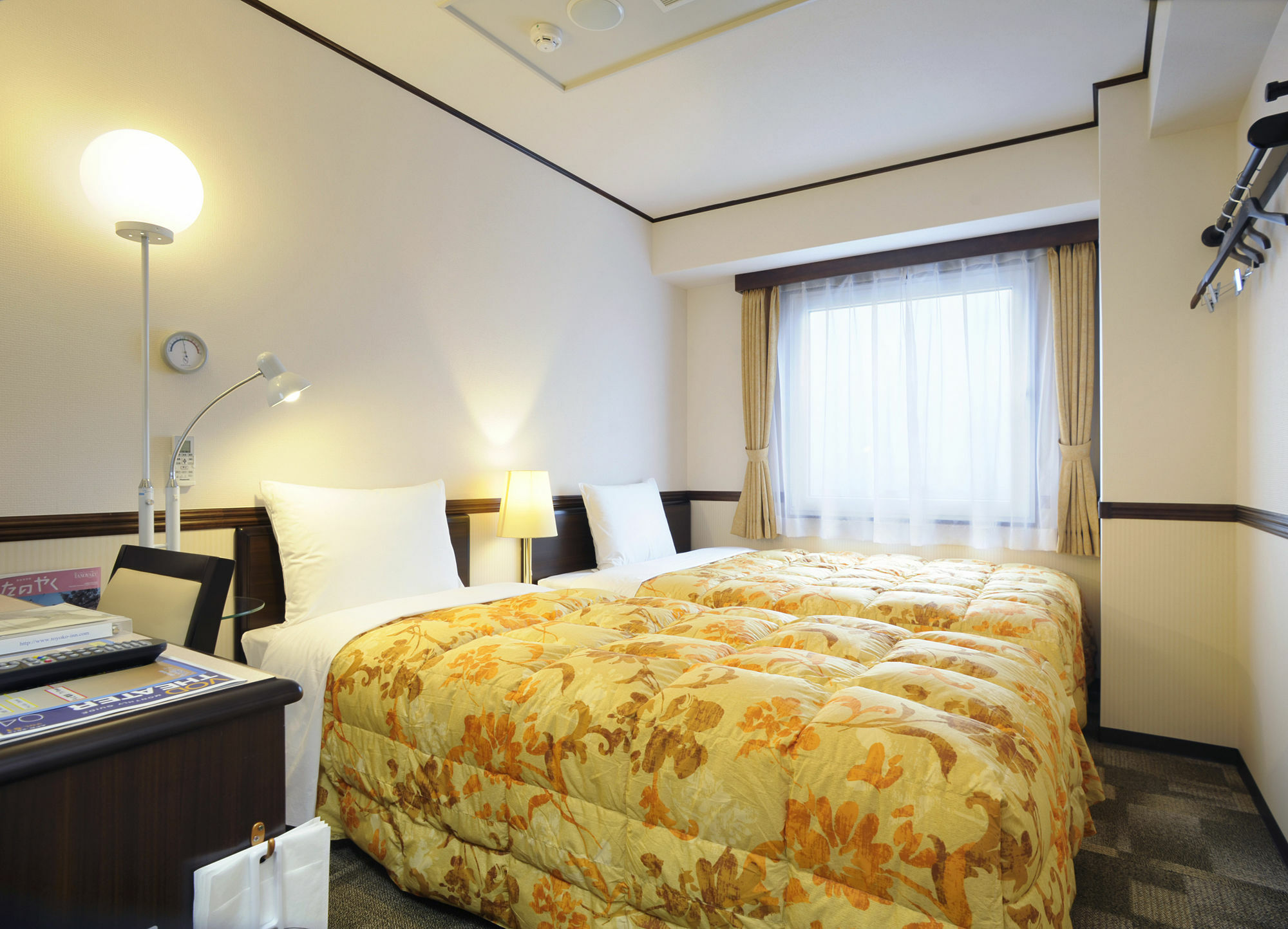 Toyoko Inn Kobe Sannomiya-Eki Higashi Exteriör bild